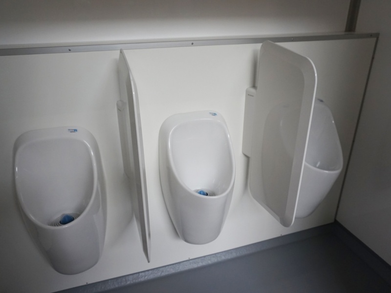 Toiletunit 3 urinoirs