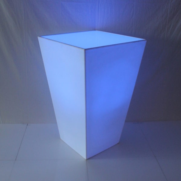 Conic statafel met led verlichting.