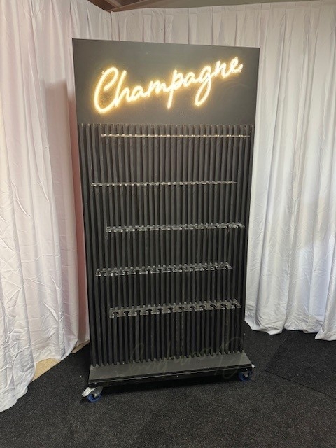 champagne wall / binnenkomst zwart