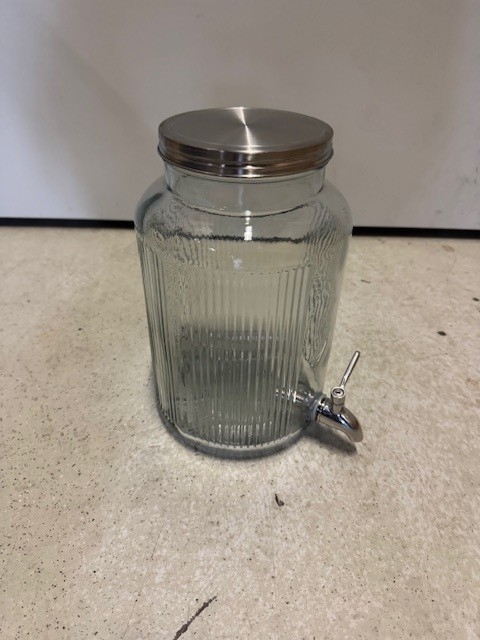 Drankendispenser met tapkraan middel